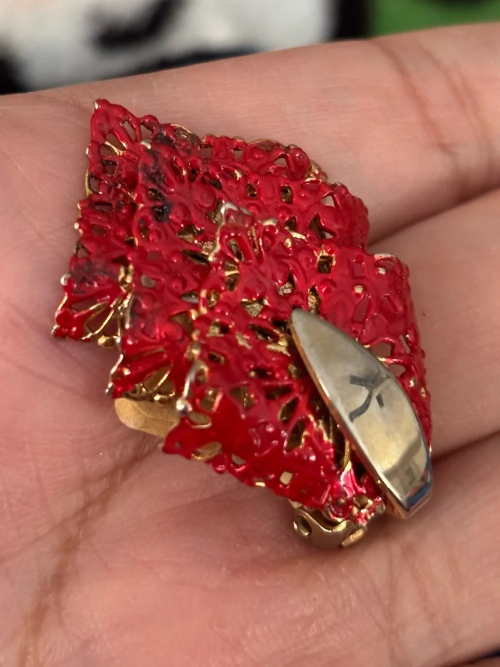💗💗💗Vintage Sarah Coventry Gold-Tone Red Floral Clip-On Earring